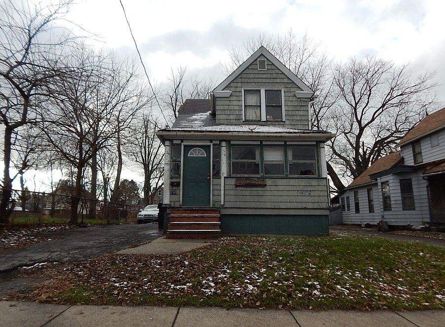 1st image of 790 E 157th St