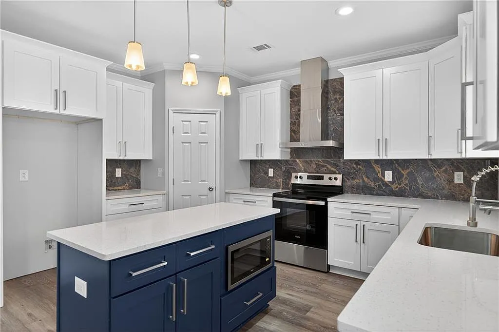 5 bed, 4.0 bath, 3620 sqft, $4,200 — Photo 3