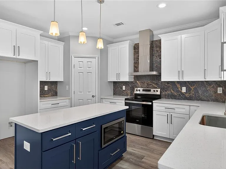 1226 Bloomsbury Ln — Photo 3