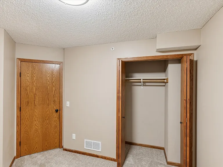 7300 Kahler Cir NE — Photo 10