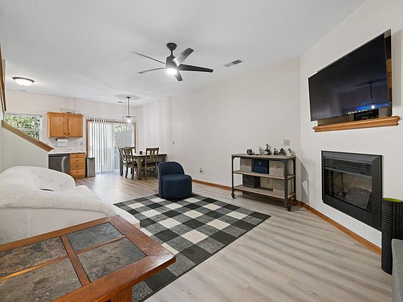 4th image of 802 Oakbrook Pl