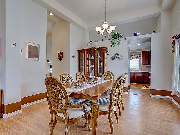 Semi-Formal DIning room