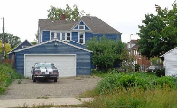 4th image of 467 Case Ave