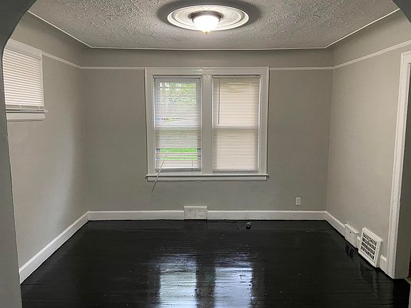 3rd image of 11907 Laing St