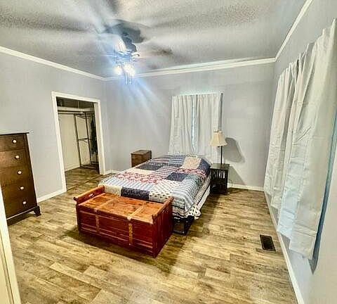 4th image of 302 W Garber St