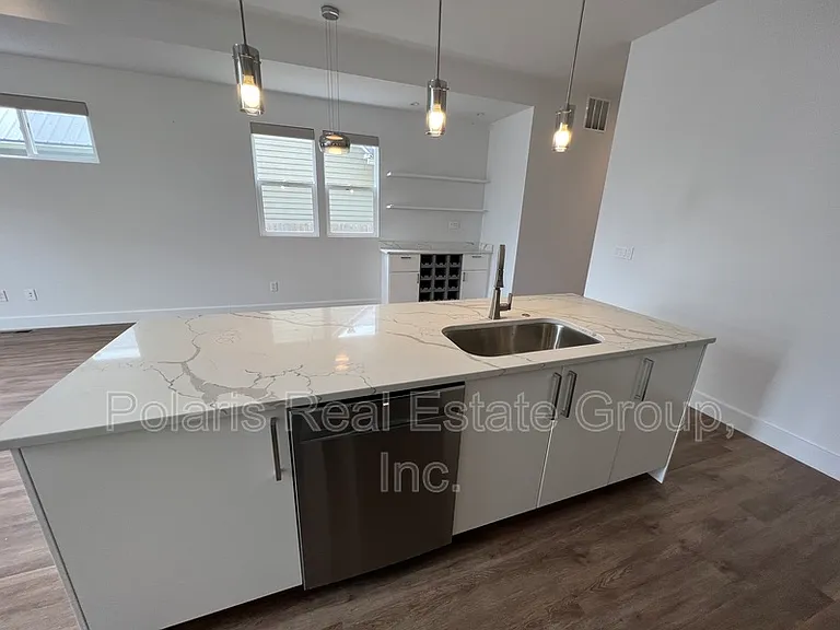 2201 Pleasant St — Photo 5