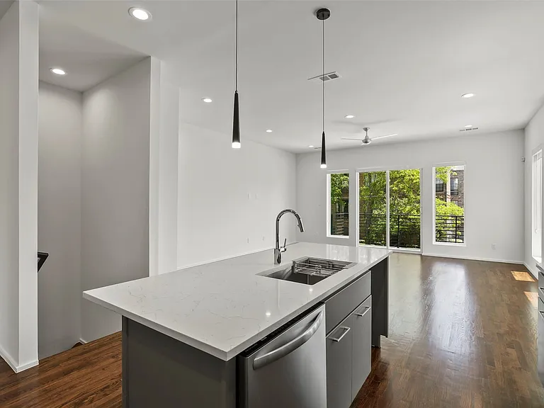 6250 Oram St #104 — Photo 5