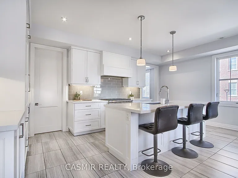 9873 Keele St — Photo 11