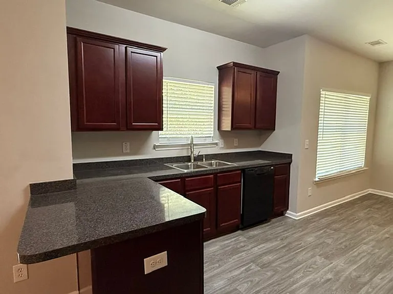 19 Black Diamond Dr — Photo 6
