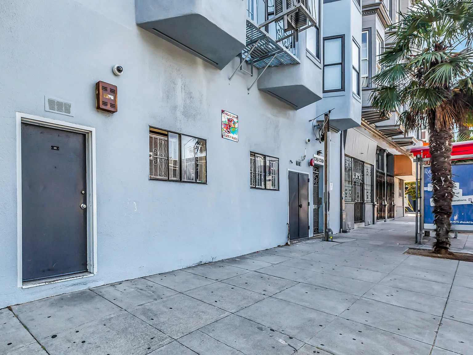 2385 Folsom — Photo 3