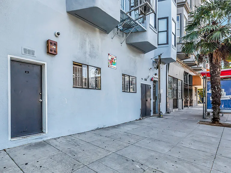 2385 Folsom — Photo 37