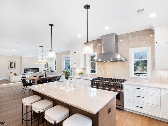3rd image of 9 Brookside Dr