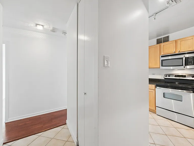 211 E Ohio St #1918 — Photo 2