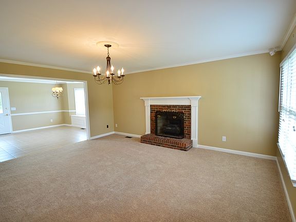 3rd image of 1612 Majesty Dr