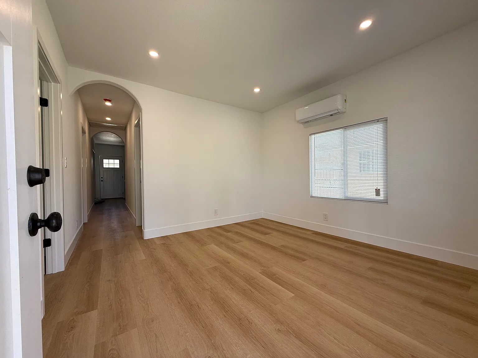 3 bed, 1000 sqft, $3,775 — Photo 1