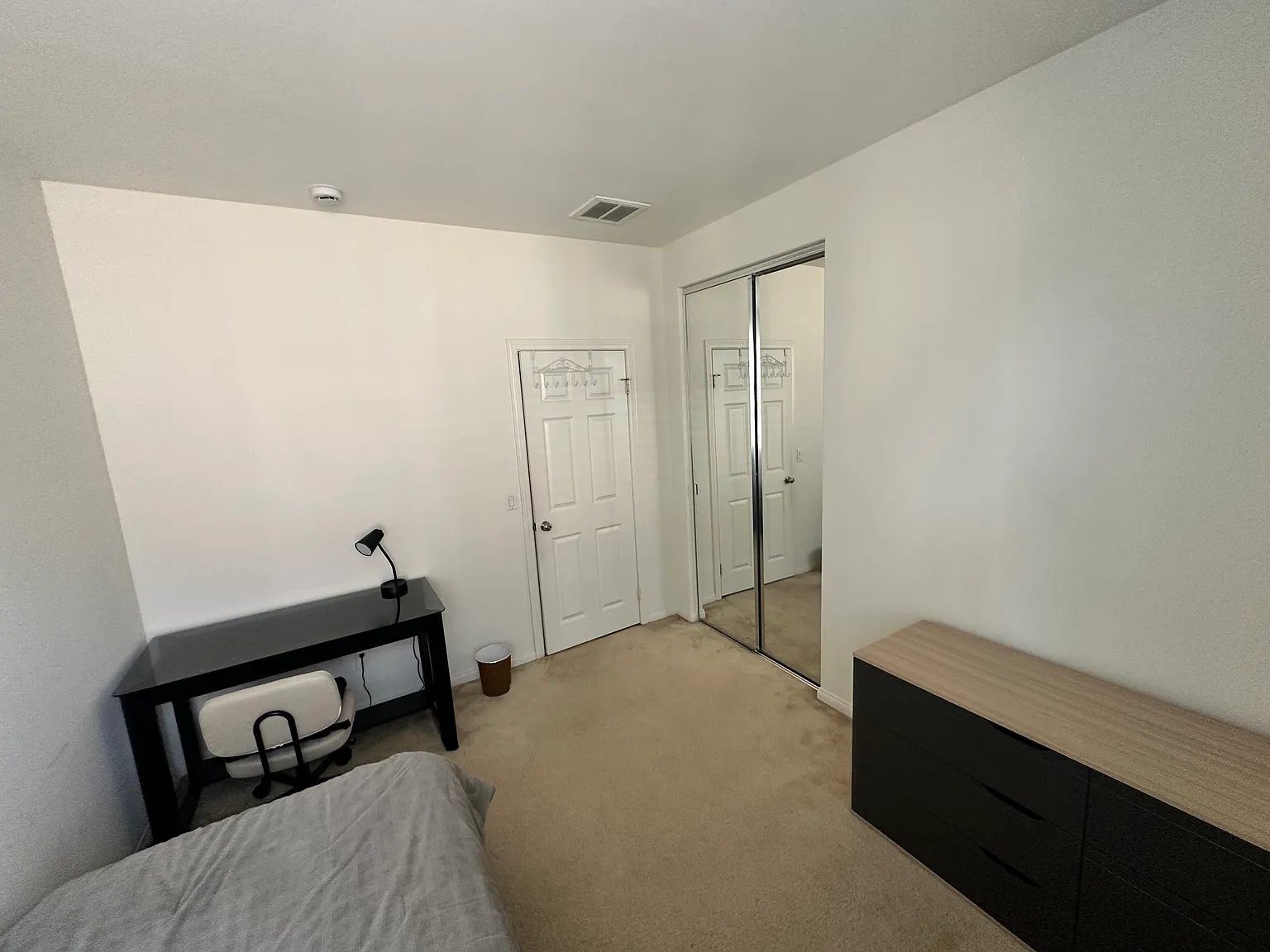 4 bed, 2.5 bath, 1763 sqft, $850 — Photo 2