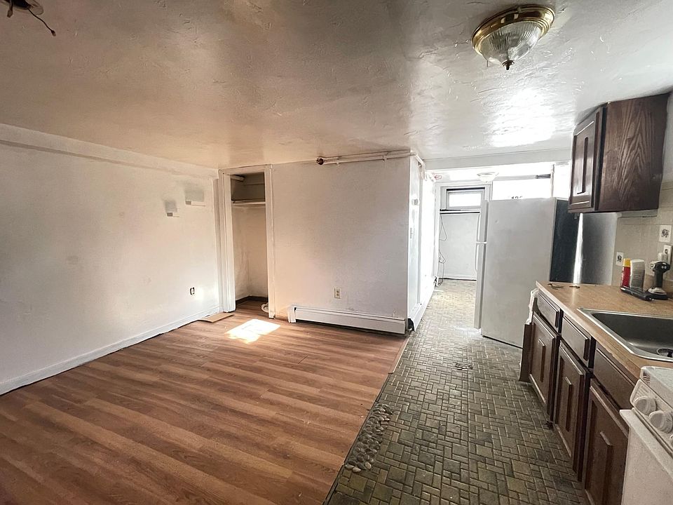 2nd image of 136 Old Colony Ave #B1