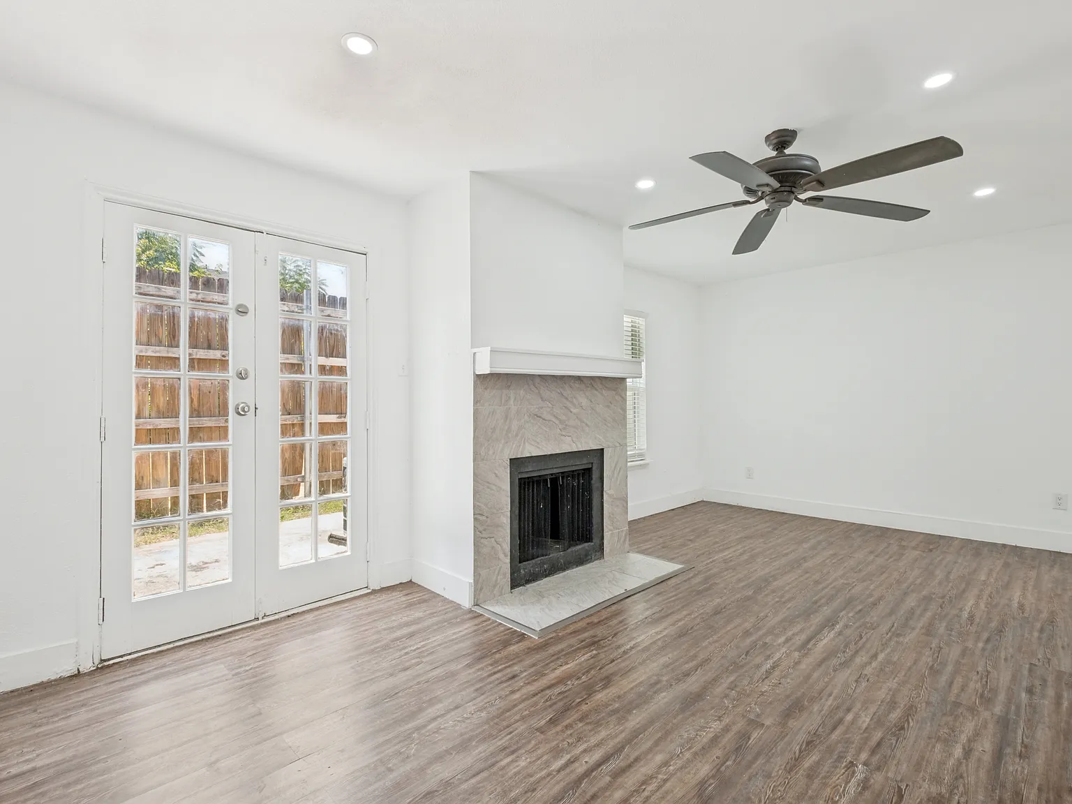 2 bed, 2.5 bath, 1315 sqft, $1,799 — Photo 2