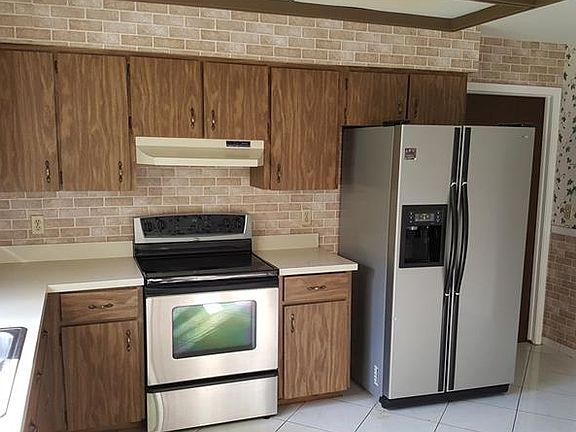 4th image of 703 Stony Creek Ct