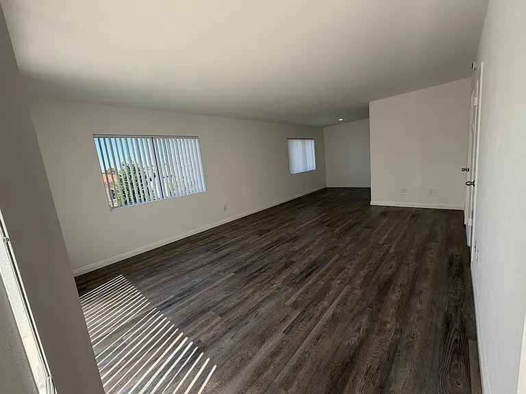 1916 Harriman Ln — Photo 3