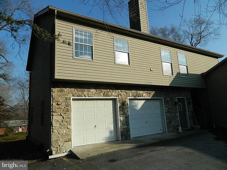 1301 Colonial Club Dr — Photo 2