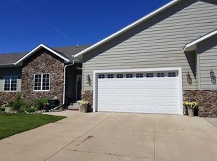 511 E Palmer Cir, Aberdeen, SD 57401