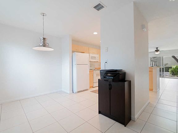 3rd image of 579 E Coast Ave