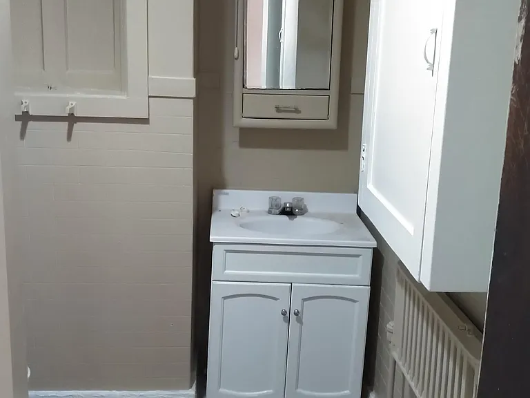 322 W 10th St #7 — Photo 11