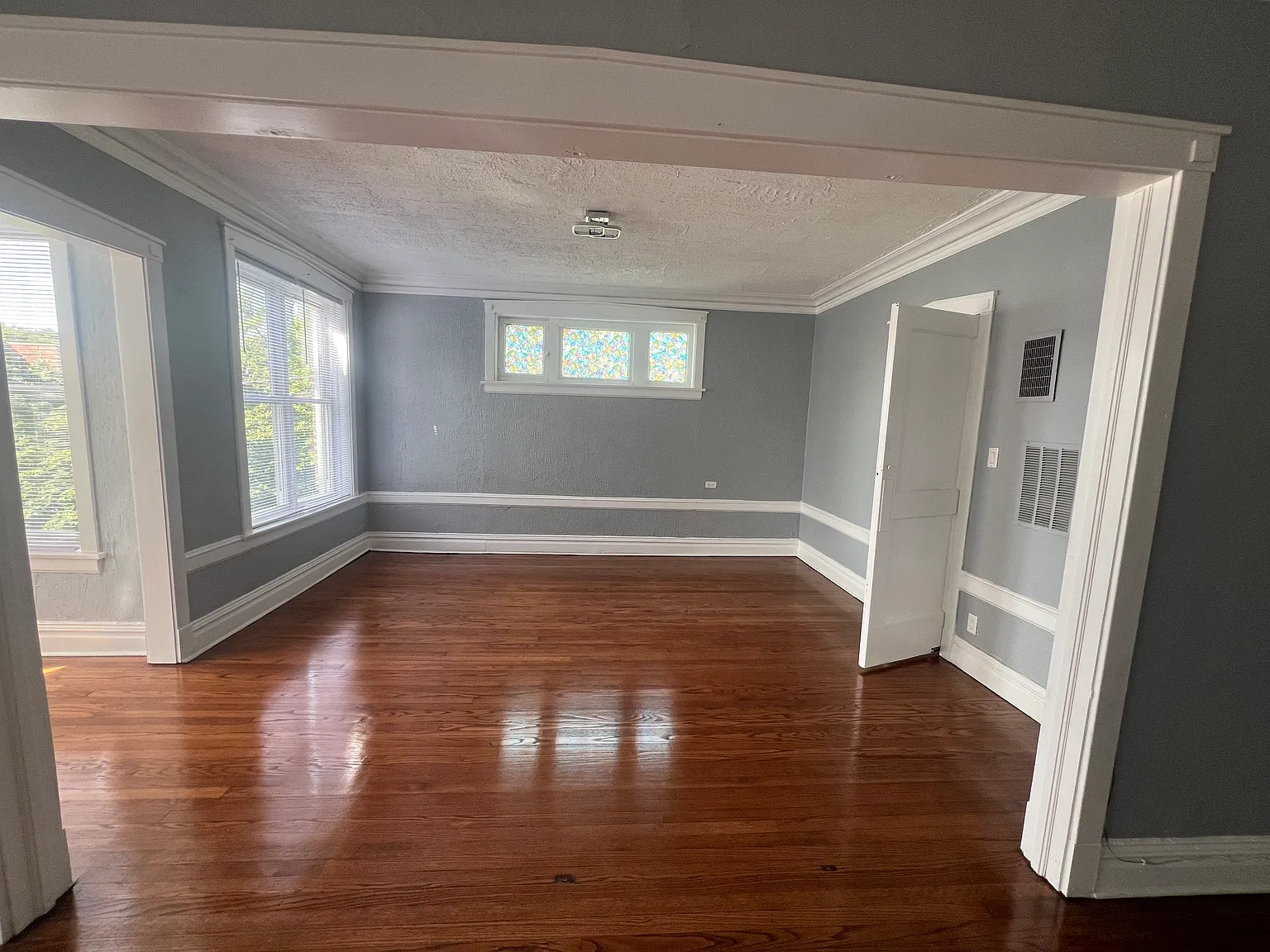 6715 S Ridgeland Ave — Photo 2