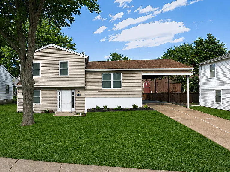 2355 Oakwood Manor Dr — Photo 1