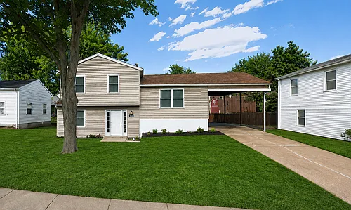 2355 Oakwood Manor Dr Photo 1