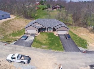 413 Wineberry Ridge Ct, Irwin, PA 15642