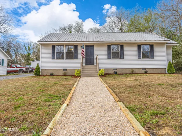 206 D Carlton St, Carthage, NC 28327