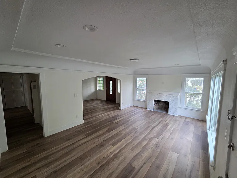 1345 S Flower St — Photo 1