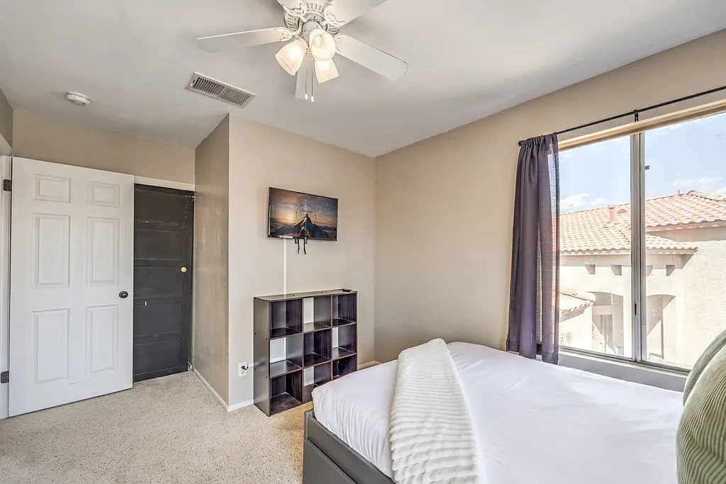 Spacious 3BR Home with Private Pool — Photo 4
