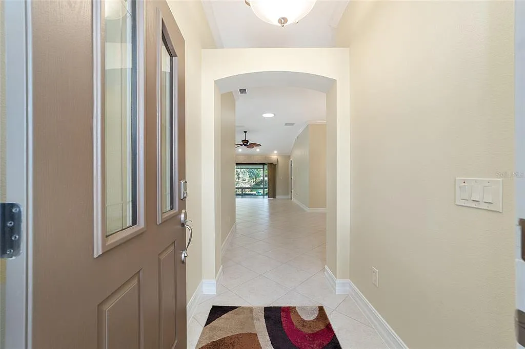 3 bed, 2.0 bath, 1970 sqft, $3,000 — Photo 4