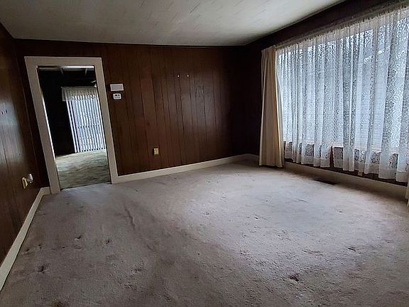 5th image of 726 Sloan St