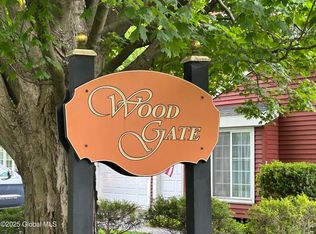 33 Oak Rd, Delmar, NY 12054