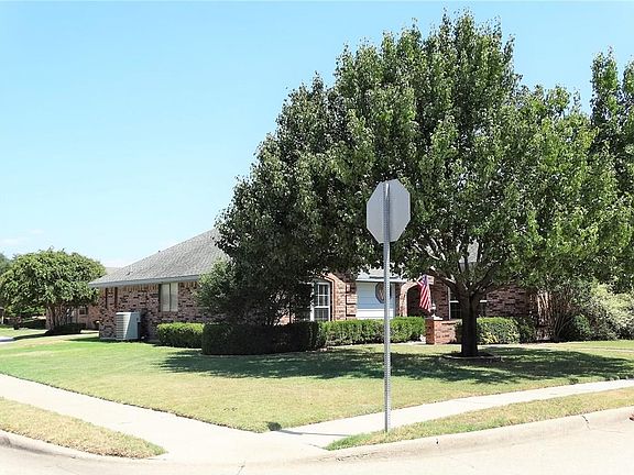 2nd image of 906 Sandy Creek Dr