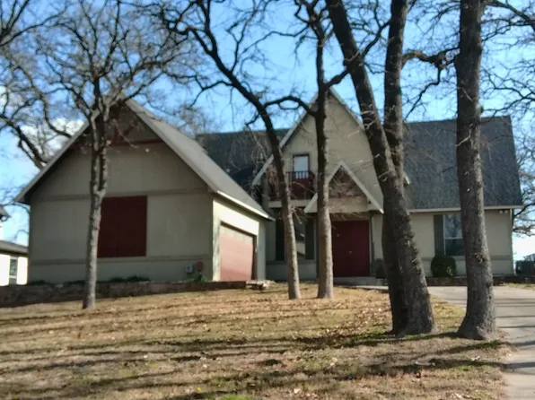 110 Pawnee Trl, Lake Kiowa, TX 76240
