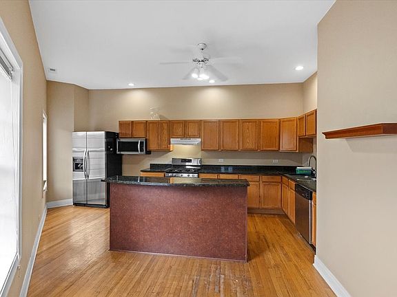 4th image of 1046 N Milwaukee Ave APT 3