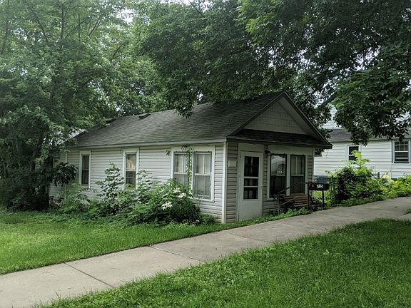 3rd image of 715 Sibley St