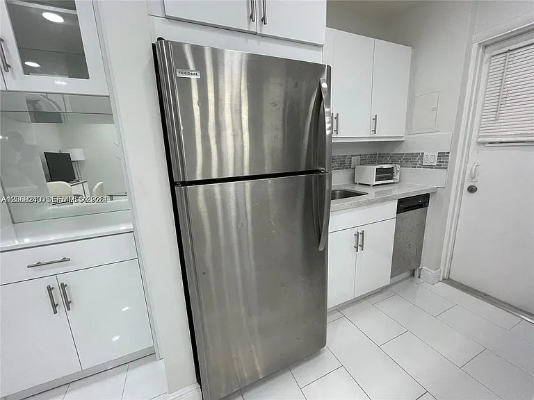 1407 NE 56th St #103 — Photo 10