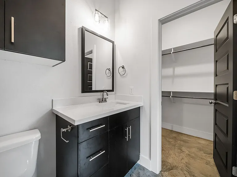 211 Lynn Dr — Photo 48