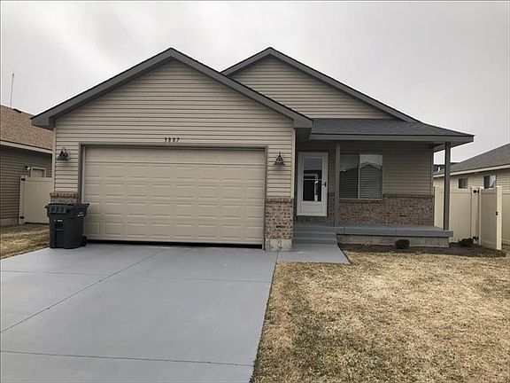 2nd image of 3887 Brighton Cir