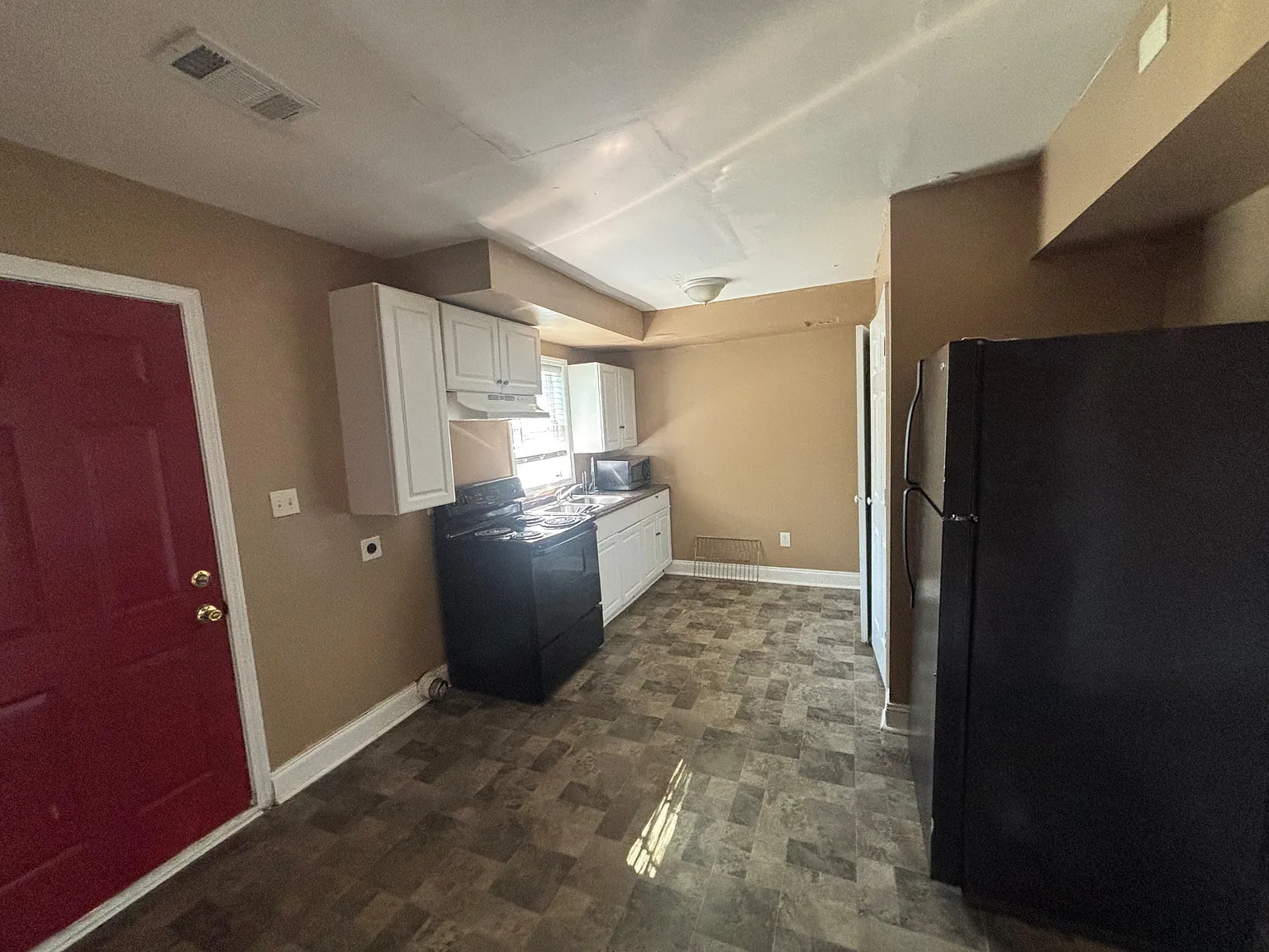 192 Straight Street - C3 — Photo 2