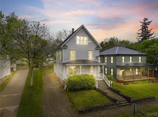 8 Washington St, Alexandria Bay, NY 13607