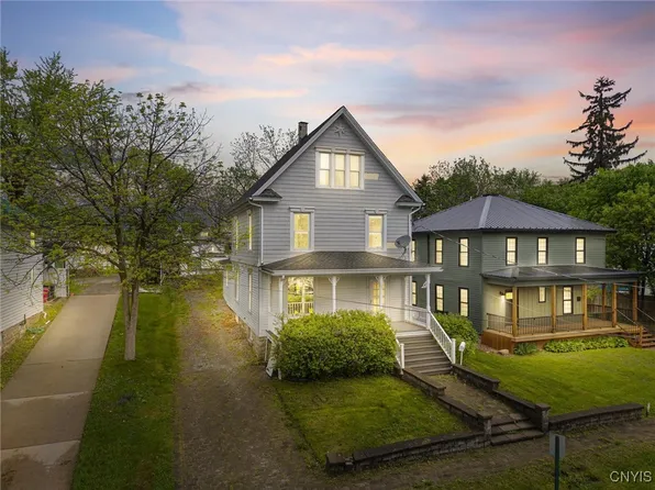 8 Washington St, Alexandria Bay, NY 13607