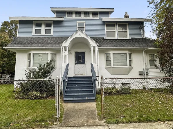 2 Oakland Ave, Lynbrook, NY 11563