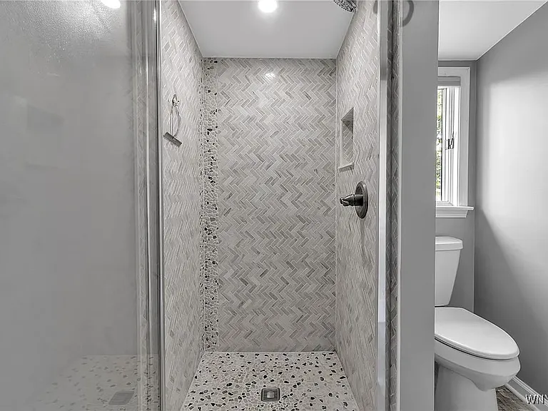 157 Royal Pkwy W — Photo 12